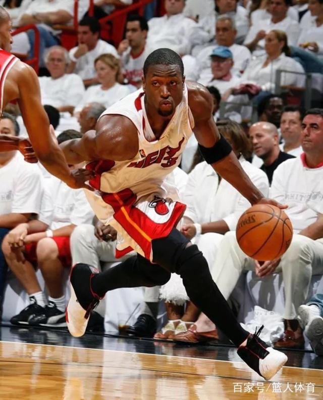 攻守两端的 攻守两端的