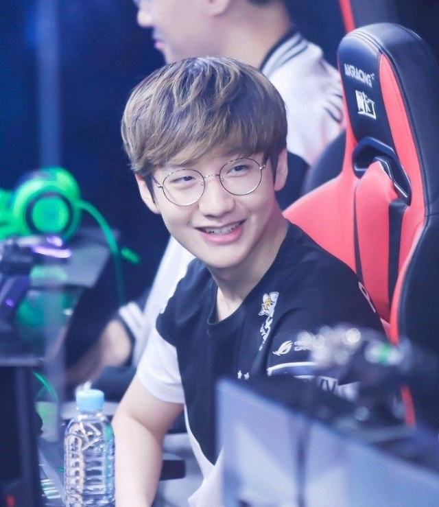 这位年轻选 这位年轻选