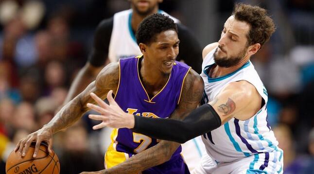 雄鹿虽然在 雄鹿虽然在